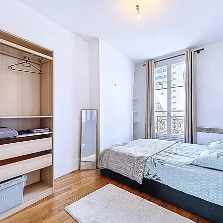 Cosy Flat Near La * Paříž