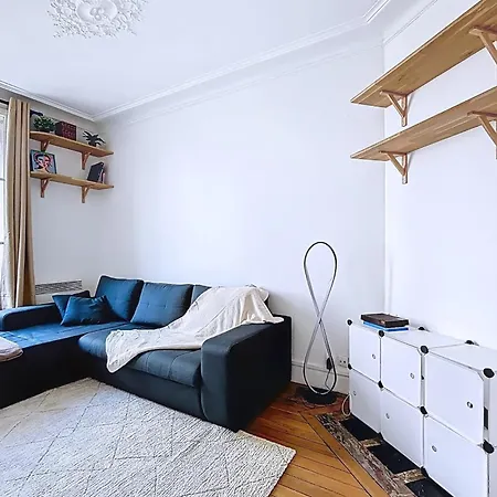 Cosy Flat Near La *