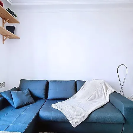 Cosy Flat Near La