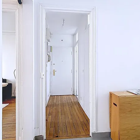 Cosy Flat Near La Apartman *